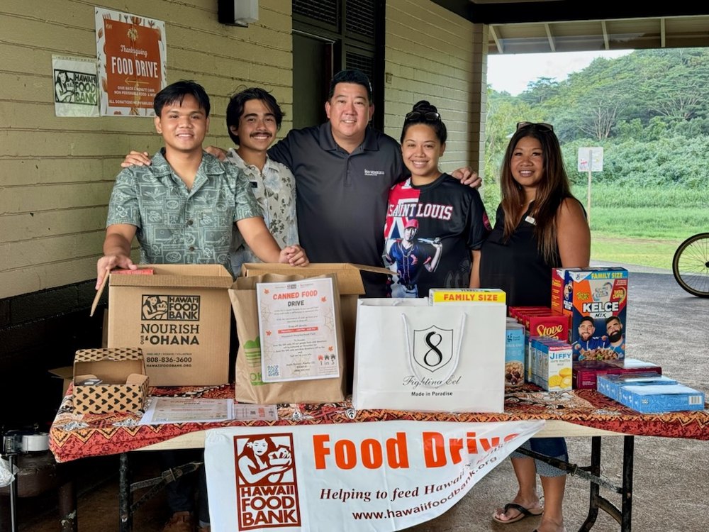 Jacob with the team at a Hawaiʻi Foodbank food drive